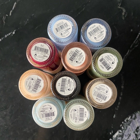 OLIVE & JUNE Assorted Nail Polish & Collectors Box - Picture 2 of 5